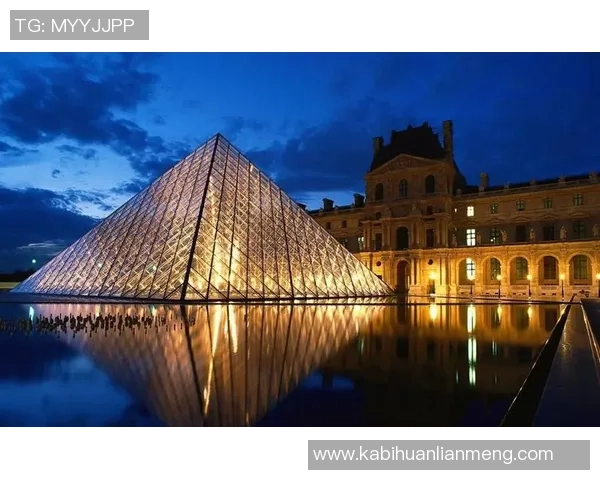 金字塔与高纳的对决：探讨两者在建筑美学与文化象征中的异同与影响